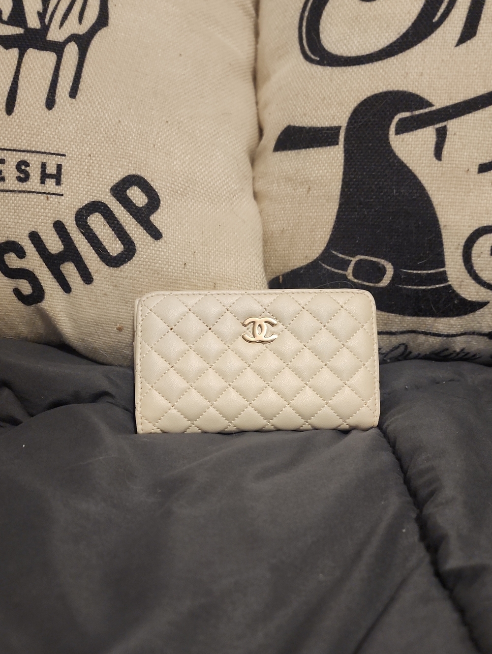 CHANEL Quilted Zip Wallet in Cream Leather with Gold-Tone CC